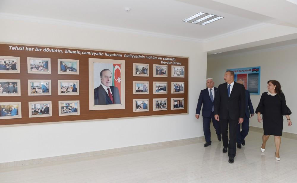 İlham Əliyev 265 nömrəli məktəbdə əsaslı təmirdən sonra görülən işlərlə tanış olub (FOTO)
