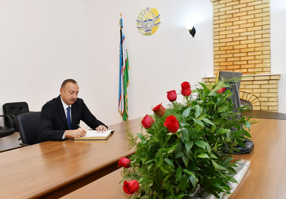Prezident İlham Əliyev Özbəkistanın Azərbaycandakı səfirliyində olub (FOTO)