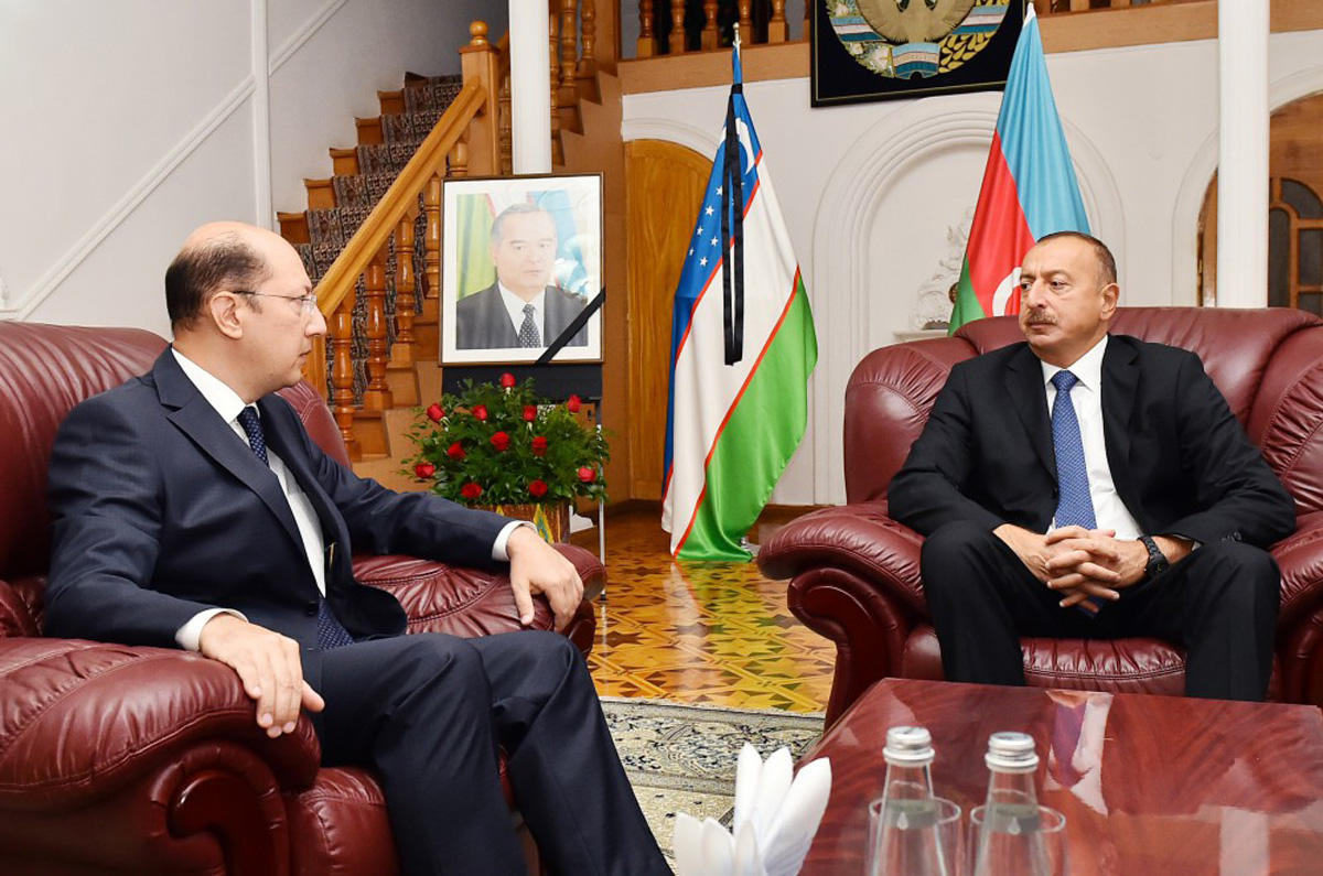 Prezident İlham Əliyev Özbəkistanın Azərbaycandakı səfirliyində olub (FOTO)