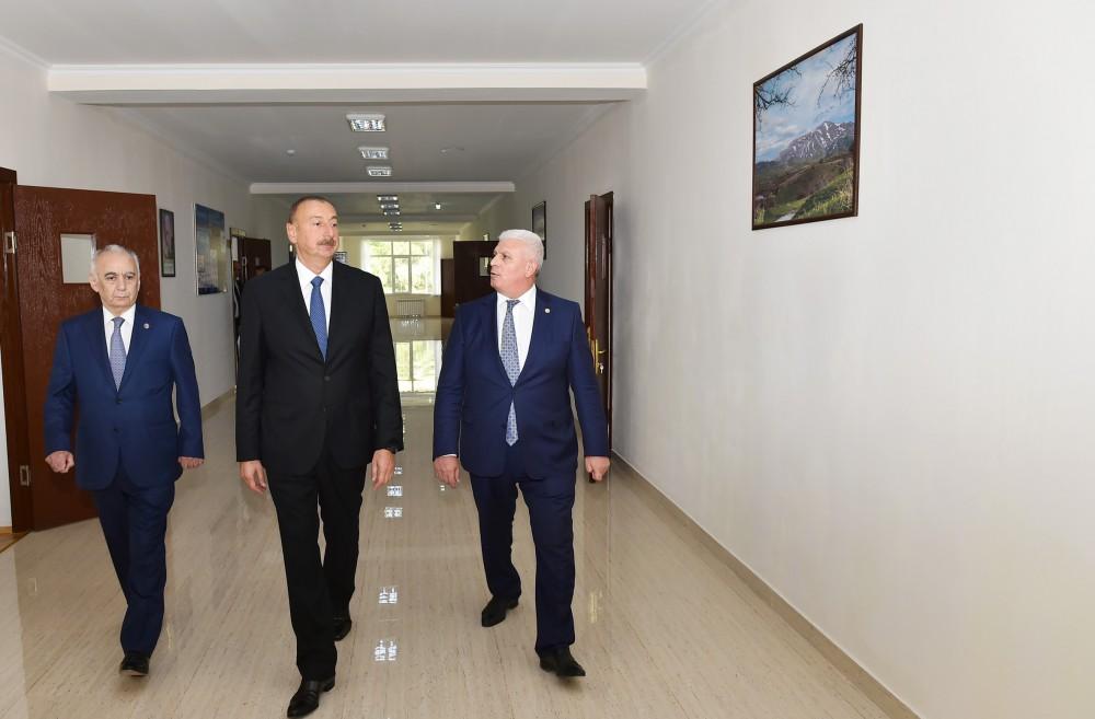 Prezident İlham Əliyev Bakıdakı 245 nömrəli məktəbin yeni tədris korpusunda yaradılan şəraitlə tanış olub (FOTO)