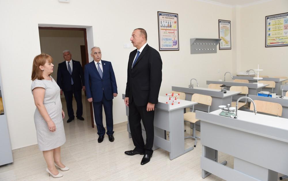 Prezident İlham Əliyev Bakıdakı 245 nömrəli məktəbin yeni tədris korpusunda yaradılan şəraitlə tanış olub (FOTO)