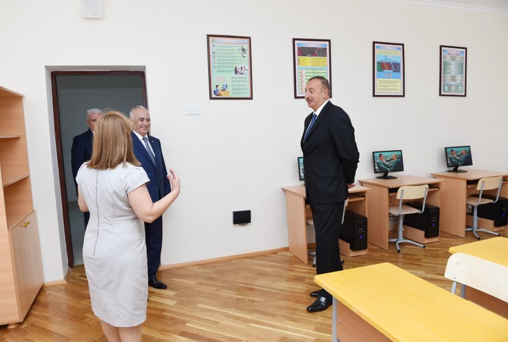 Prezident İlham Əliyev Bakıdakı 245 nömrəli məktəbin yeni tədris korpusunda yaradılan şəraitlə tanış olub (FOTO)