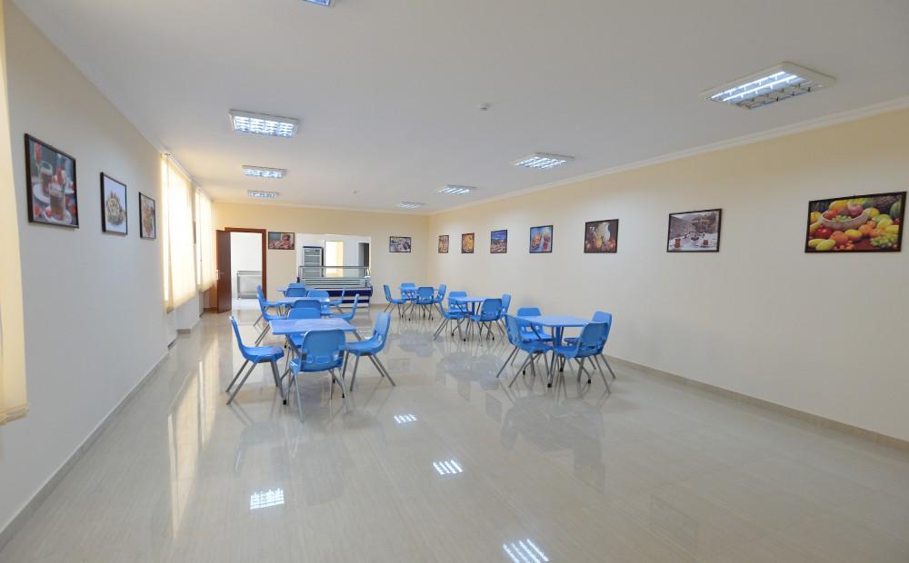 Prezident İlham Əliyev 109 nömrəli tam orta məktəbdə yaradılan şəraitlə tanış olub (YENİLƏNİB) (FOTO)