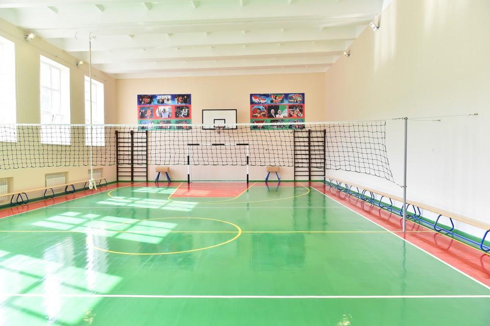 Prezident İlham Əliyev 109 nömrəli tam orta məktəbdə yaradılan şəraitlə tanış olub (YENİLƏNİB) (FOTO)