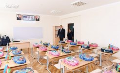 Prezident İlham Əliyev 247 nömrəli məktəbdə əsaslı təmirdən sonra yaradılan şəraitlə tanış olub (YENİLƏNİB) (FOTO)