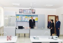Prezident İlham Əliyev 247 nömrəli məktəbdə əsaslı təmirdən sonra yaradılan şəraitlə tanış olub (YENİLƏNİB) (FOTO)