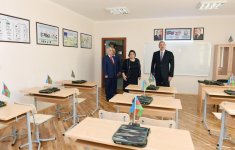 Prezident İlham Əliyev 247 nömrəli məktəbdə əsaslı təmirdən sonra yaradılan şəraitlə tanış olub (YENİLƏNİB) (FOTO)