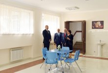 Prezident İlham Əliyev 247 nömrəli məktəbdə əsaslı təmirdən sonra yaradılan şəraitlə tanış olub (YENİLƏNİB) (FOTO)