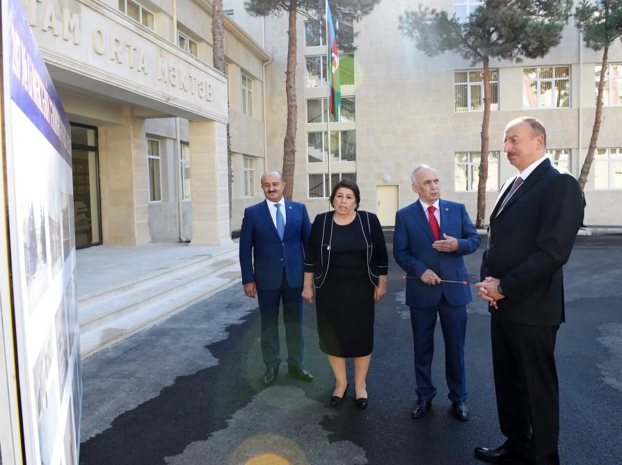 Prezident İlham Əliyev 247 nömrəli məktəbdə əsaslı təmirdən sonra yaradılan şəraitlə tanış olub (YENİLƏNİB) (FOTO)