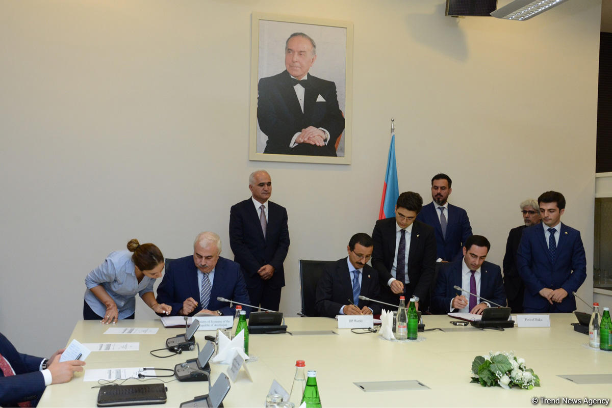 Azərbaycan  və "DP World" azad ticarət zonasının yaradılması üçün saziş imzaladılar (FOTO)