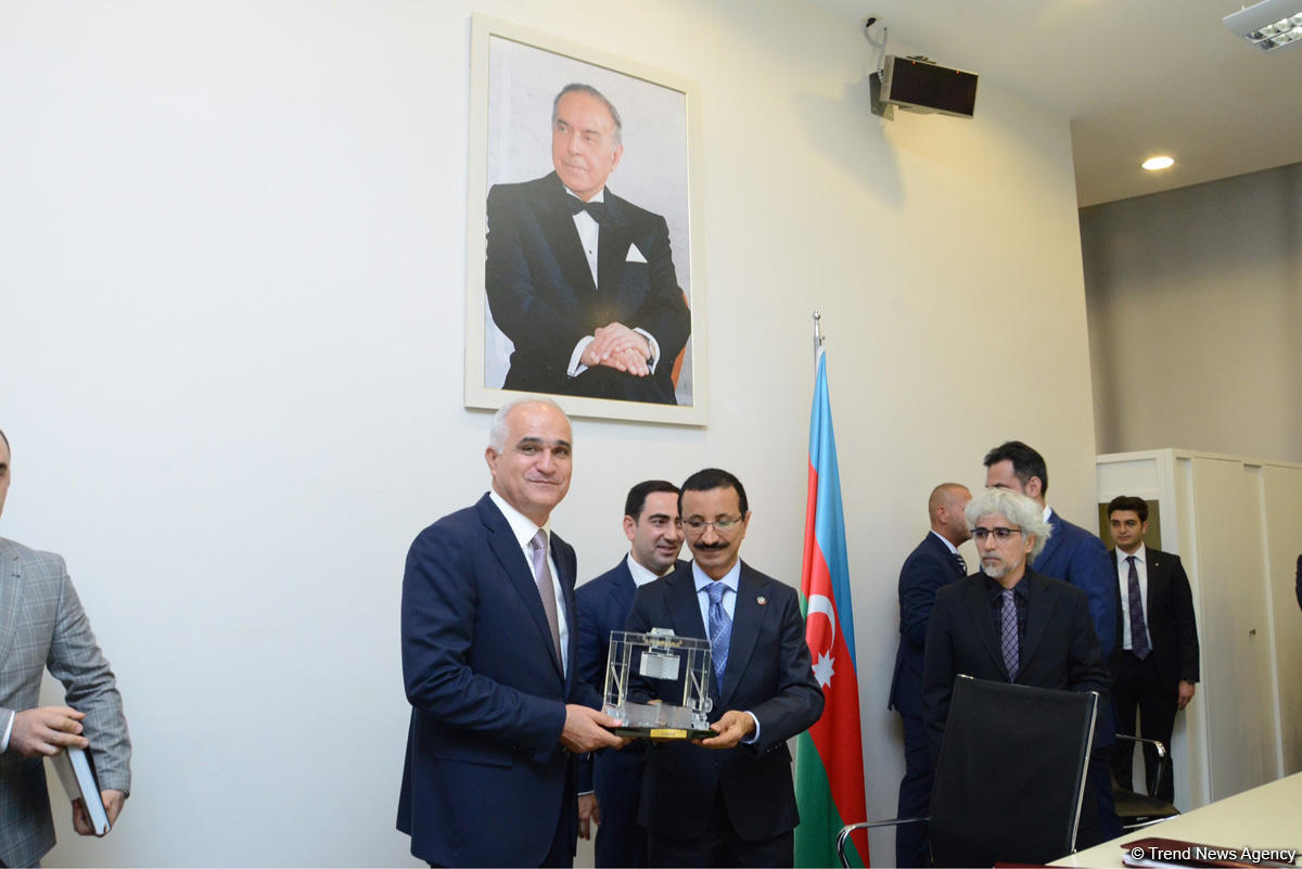 Azərbaycan  və "DP World" azad ticarət zonasının yaradılması üçün saziş imzaladılar (FOTO)