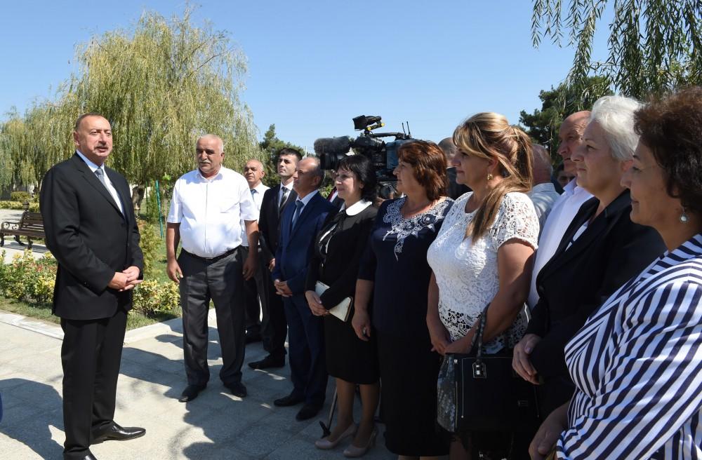Prezident İlham Əliyev: Əsas infrastruktur layihələri artıq başa çatır, növbəti mərhələdə daha çox yerli istehsal, kənd təsərrüfatı, turizm inkişaf etməlidir (YENİLƏNİB) (FOTO)