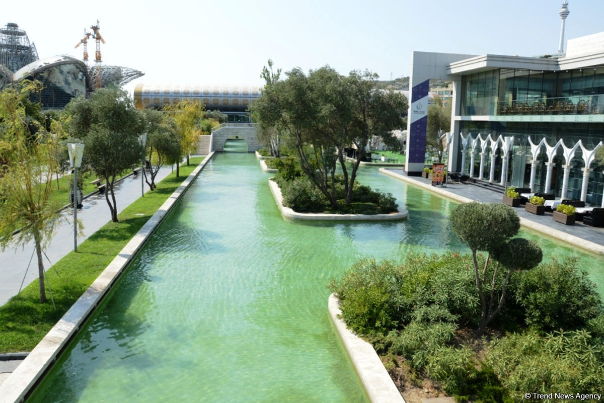 Bakı bulvarının görünməyən həyatı – unikal kadrlar (ÖZƏL) (FOTO)