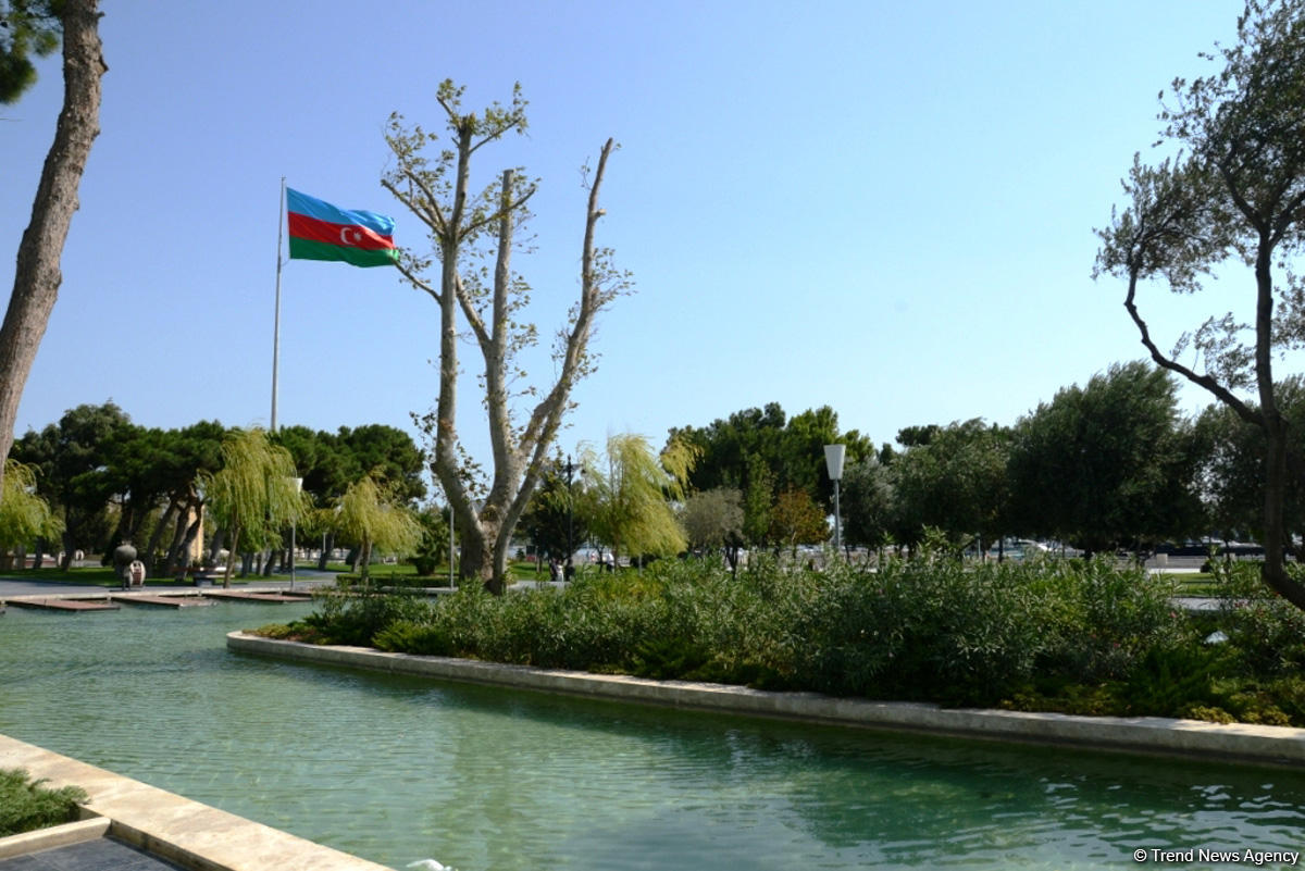 Bakı bulvarının görünməyən həyatı – unikal kadrlar (ÖZƏL) (FOTO)