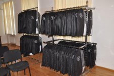 Heydər Əliyev Fondunun təşəbbüsü ilə aztəminatlı ailələrin uşaqlarına məktəbli formaları təqdim olunub (FOTO)