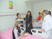 Heydər Əliyev Fondunun vitse-prezidenti Leyla Əliyeva Milli Onkologiya Mərkəzinin Uşaq Klinikasında olub (FOTO)