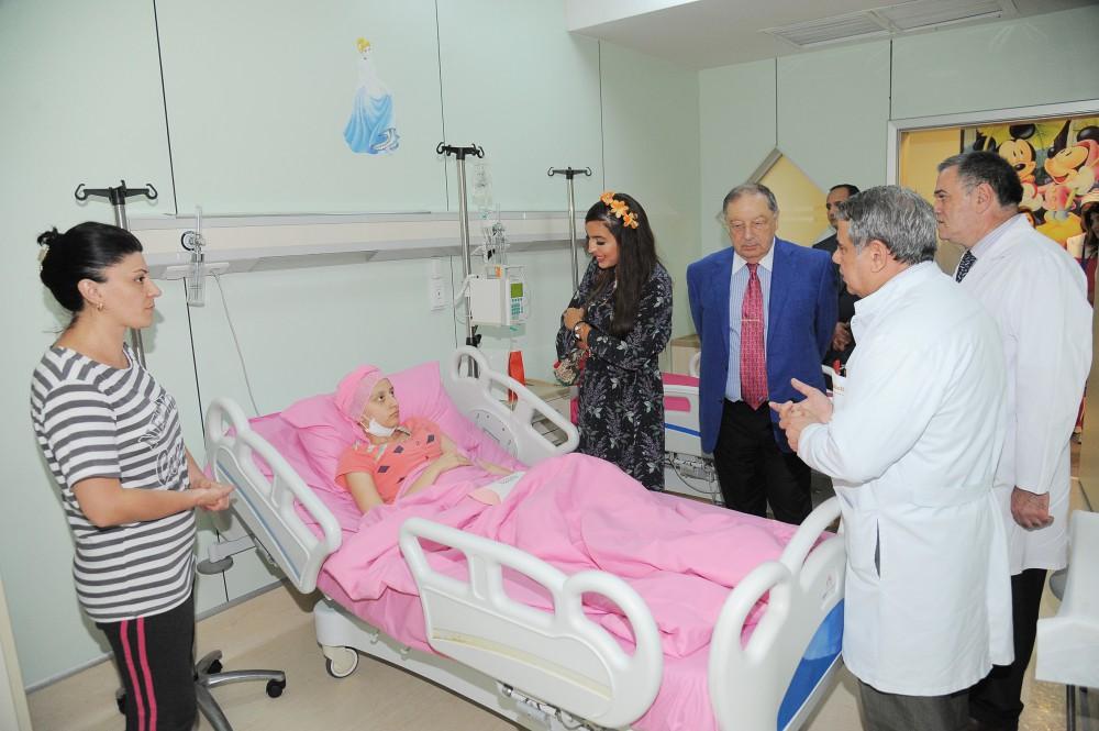 Heydər Əliyev Fondunun vitse-prezidenti Leyla Əliyeva Milli Onkologiya Mərkəzinin Uşaq Klinikasında olub (FOTO)
