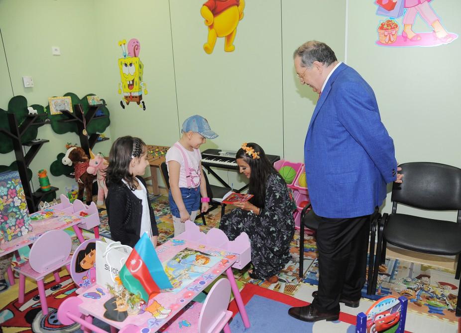 Heydər Əliyev Fondunun vitse-prezidenti Leyla Əliyeva Milli Onkologiya Mərkəzinin Uşaq Klinikasında olub (FOTO)