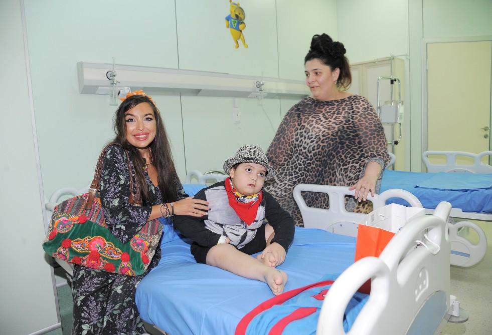 Heydər Əliyev Fondunun vitse-prezidenti Leyla Əliyeva Milli Onkologiya Mərkəzinin Uşaq Klinikasında olub (FOTO)