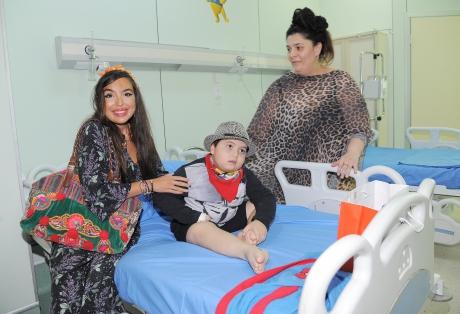 Heydər Əliyev Fondunun vitse-prezidenti Leyla Əliyeva Milli Onkologiya Mərkəzinin Uşaq Klinikasında olub (FOTO)