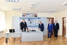 Prezident İlham Əliyev Bakıdakı 261 nömrəli məktəb-liseydə əsaslı təmirdən sonra görülən işlərlə tanış olub  (YENİLƏNİB) (FOTO)