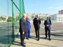 Prezident İlham Əliyev Bakıdakı 261 nömrəli məktəb-liseydə əsaslı təmirdən sonra görülən işlərlə tanış olub  (YENİLƏNİB) (FOTO)
