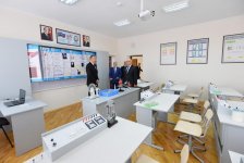 Prezident İlham Əliyev Xətai rayonundakı 58 nömrəli məktəbdə tikilən əlavə sinif otaqlarında yaradılan şəraitlə tanış olub (YENİLƏNİB) (FOTO)