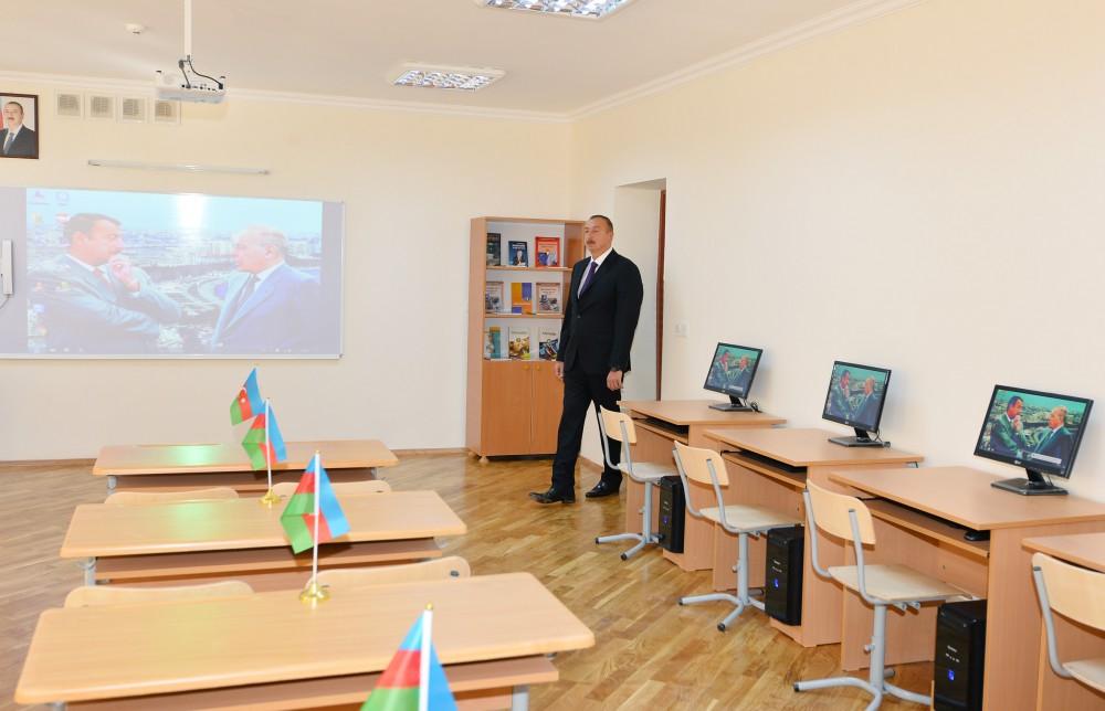 Prezident İlham Əliyev Bakıdakı 261 nömrəli məktəb-liseydə əsaslı təmirdən sonra görülən işlərlə tanış olub  (YENİLƏNİB) (FOTO)