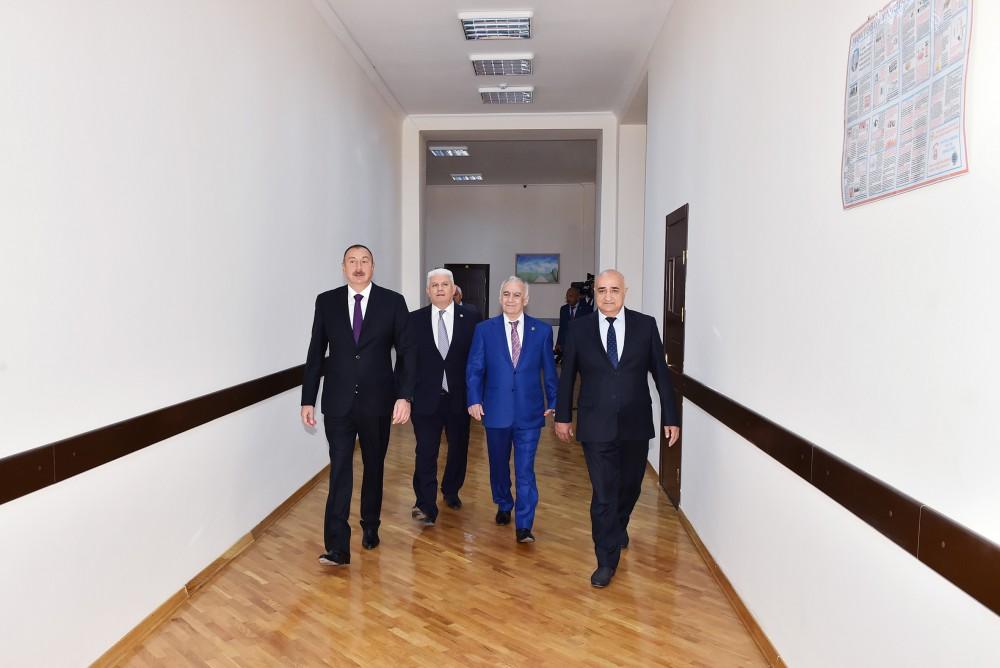 Prezident İlham Əliyev Xətai rayonundakı 58 nömrəli məktəbdə tikilən əlavə sinif otaqlarında yaradılan şəraitlə tanış olub (YENİLƏNİB) (FOTO)