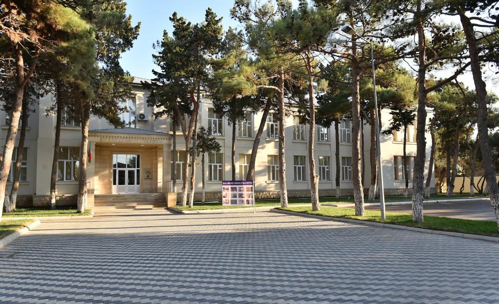 Prezident İlham Əliyev Xətai rayonundakı 58 nömrəli məktəbdə tikilən əlavə sinif otaqlarında yaradılan şəraitlə tanış olub (YENİLƏNİB) (FOTO)