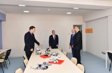 İlham Əliyev 9 nömrəli Bakı Peşə Liseyinin IT STEP akademiyasında yaradılan şəraitlə tanış olub (YENİLƏNİB) (FOTO)