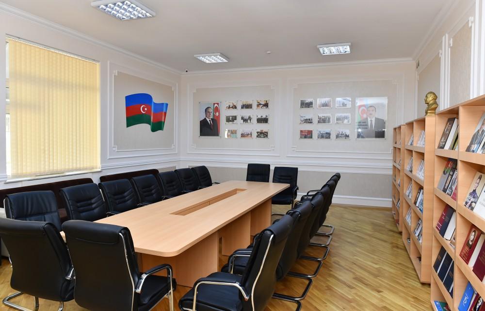 Prezident İlham Əliyev 32 nömrəli tam orta məktəbin yeni tədris korpusunda yaradılan şəraitlə tanış olub (YENİLƏNİB) (FOTO)