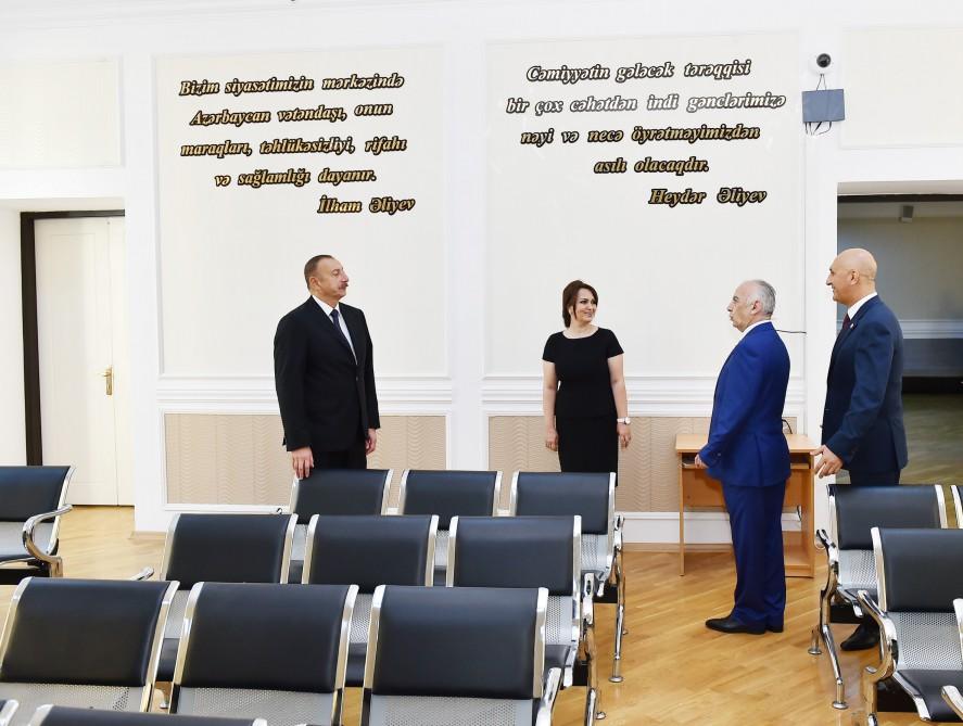 Prezident İlham Əliyev 32 nömrəli tam orta məktəbin yeni tədris korpusunda yaradılan şəraitlə tanış olub (YENİLƏNİB) (FOTO)