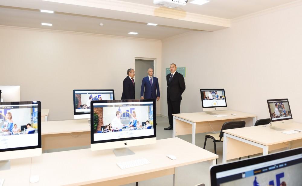 İlham Əliyev 9 nömrəli Bakı Peşə Liseyinin IT STEP akademiyasında yaradılan şəraitlə tanış olub (YENİLƏNİB) (FOTO)