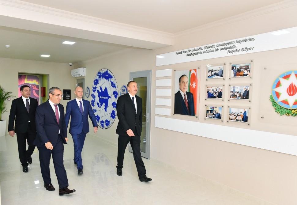 İlham Əliyev 9 nömrəli Bakı Peşə Liseyinin IT STEP akademiyasında yaradılan şəraitlə tanış olub (YENİLƏNİB) (FOTO)