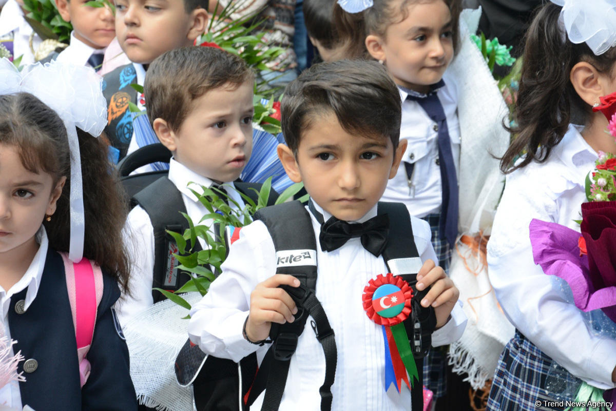 Məktəb sevincinin FOTOLARI
