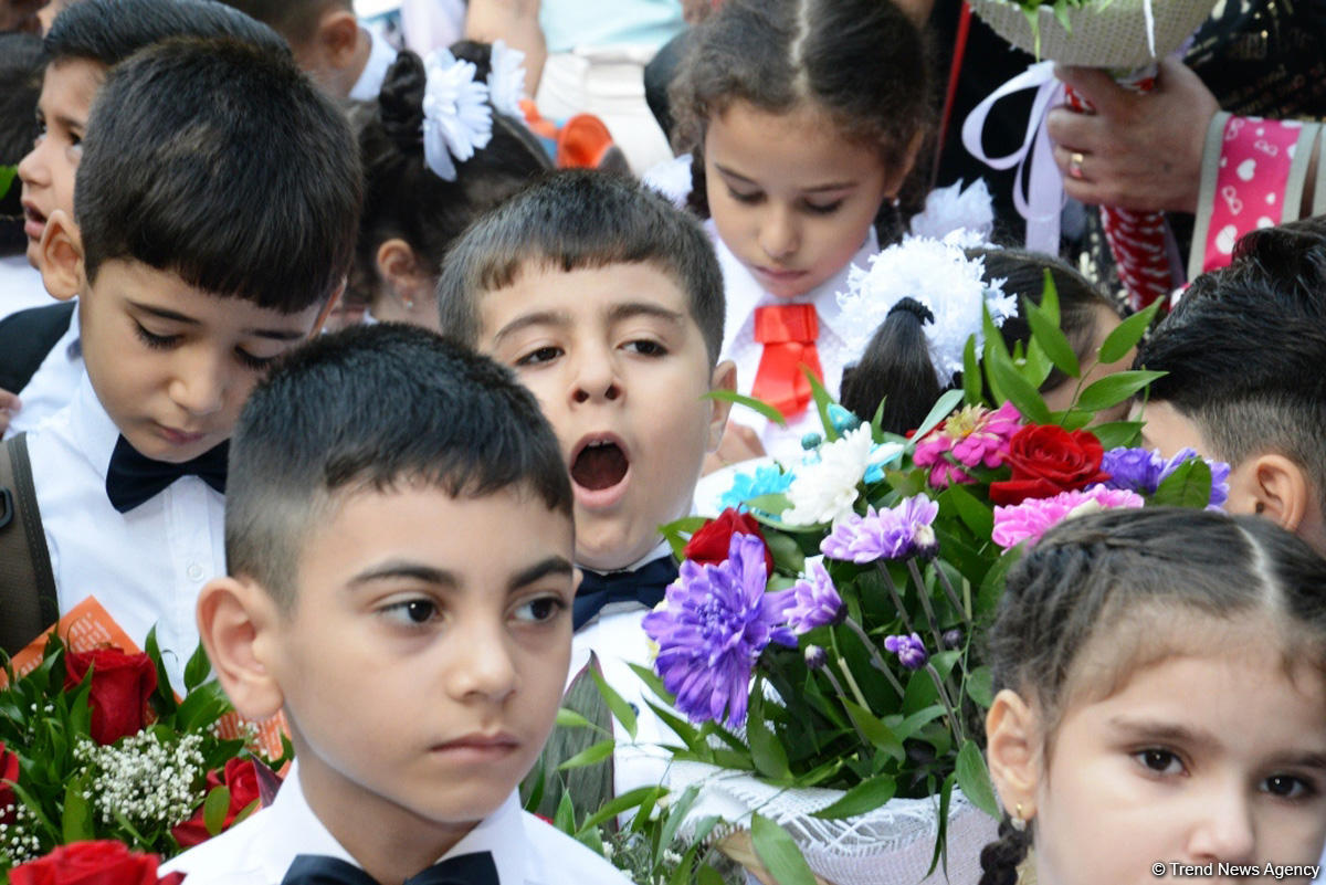 Məktəb sevincinin FOTOLARI