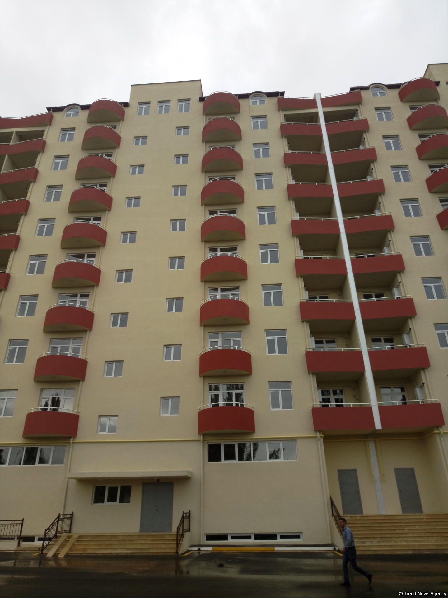SOCAR neftçilər üçün yeni yaşayış binasını istifadəyə verib (FOTO)