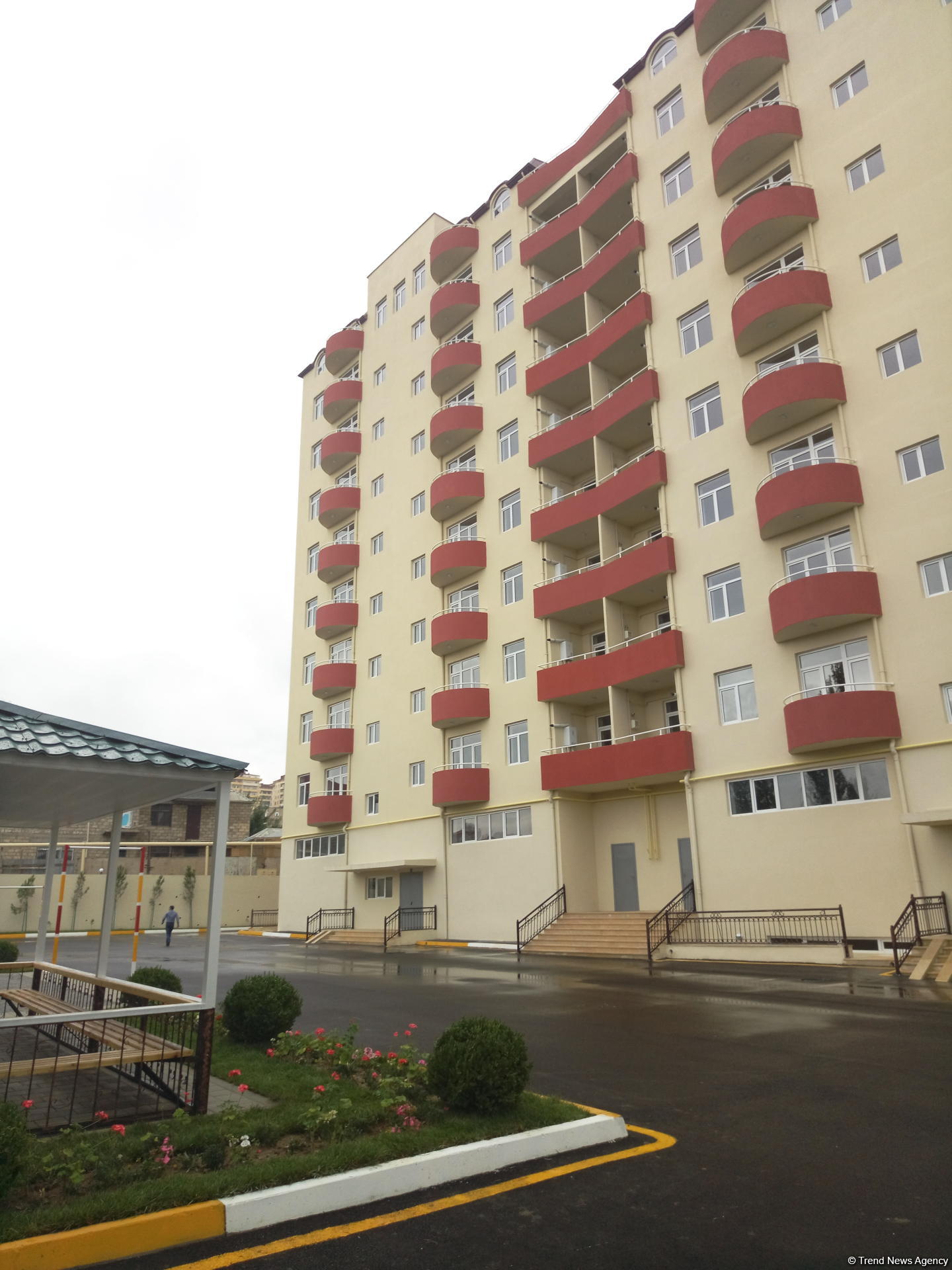 SOCAR neftçilər üçün yeni yaşayış binasını istifadəyə verib (FOTO)