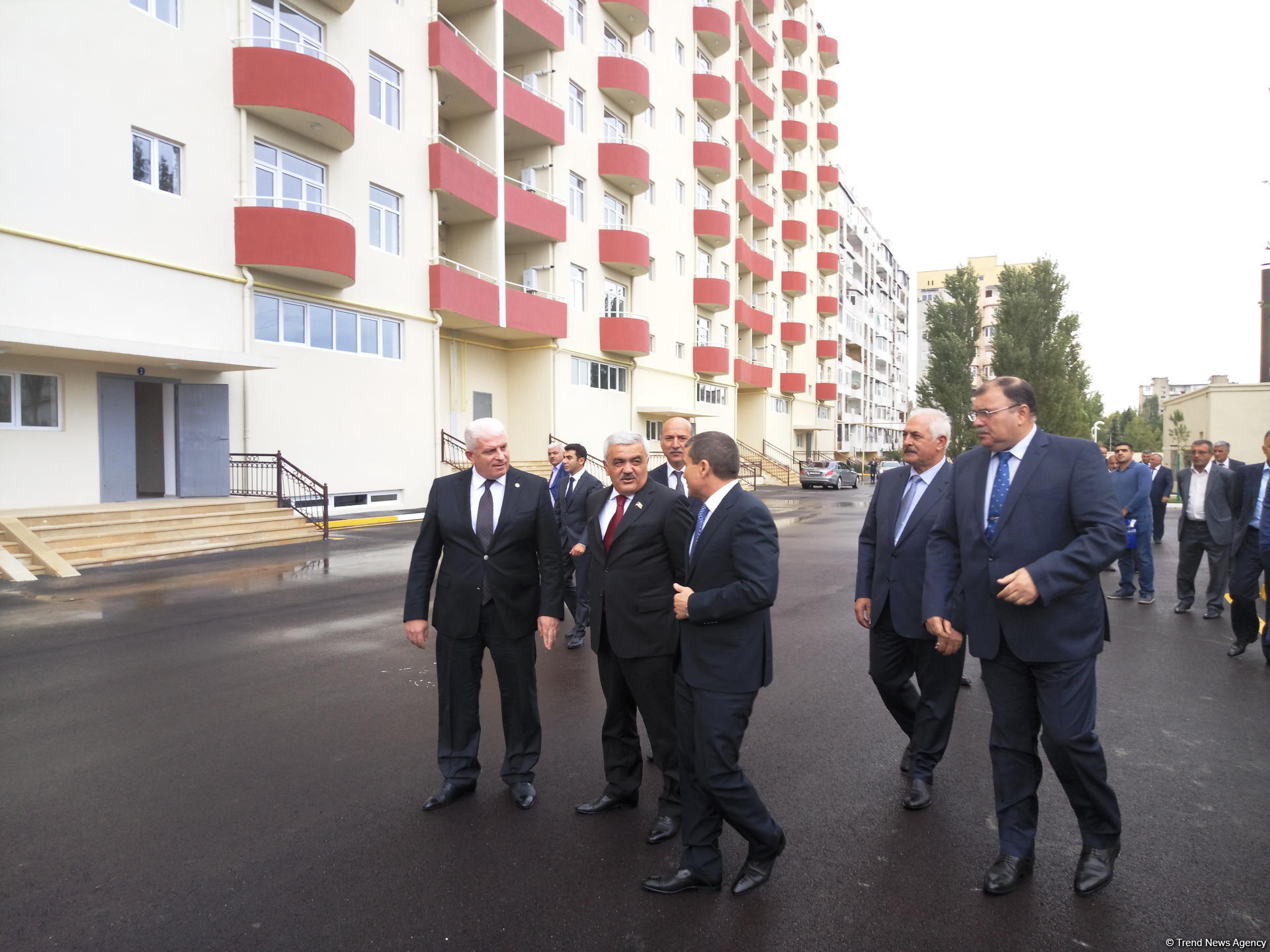 SOCAR neftçilər üçün yeni yaşayış binasını istifadəyə verib (FOTO)