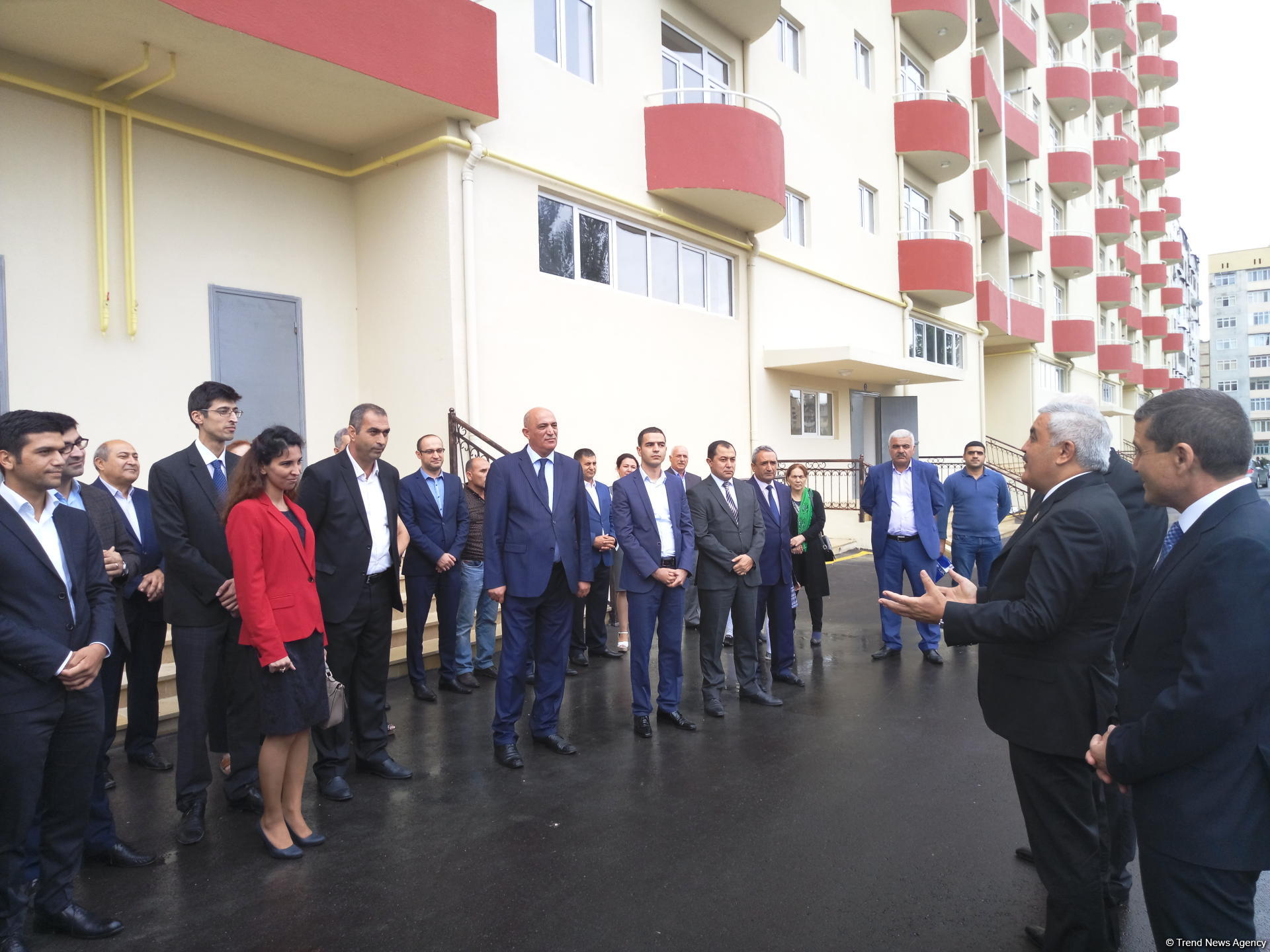 SOCAR neftçilər üçün yeni yaşayış binasını istifadəyə verib (FOTO)