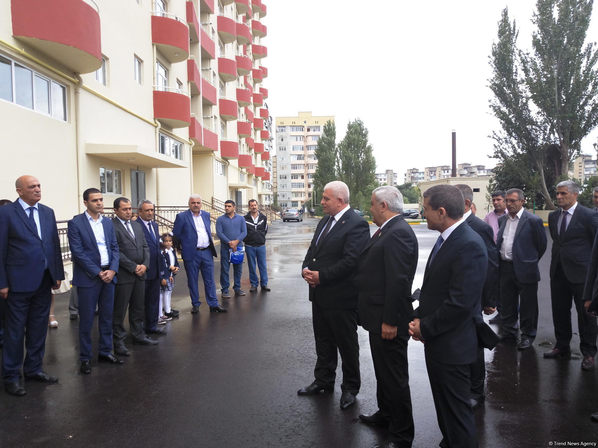 SOCAR neftçilər üçün yeni yaşayış binasını istifadəyə verib (FOTO)
