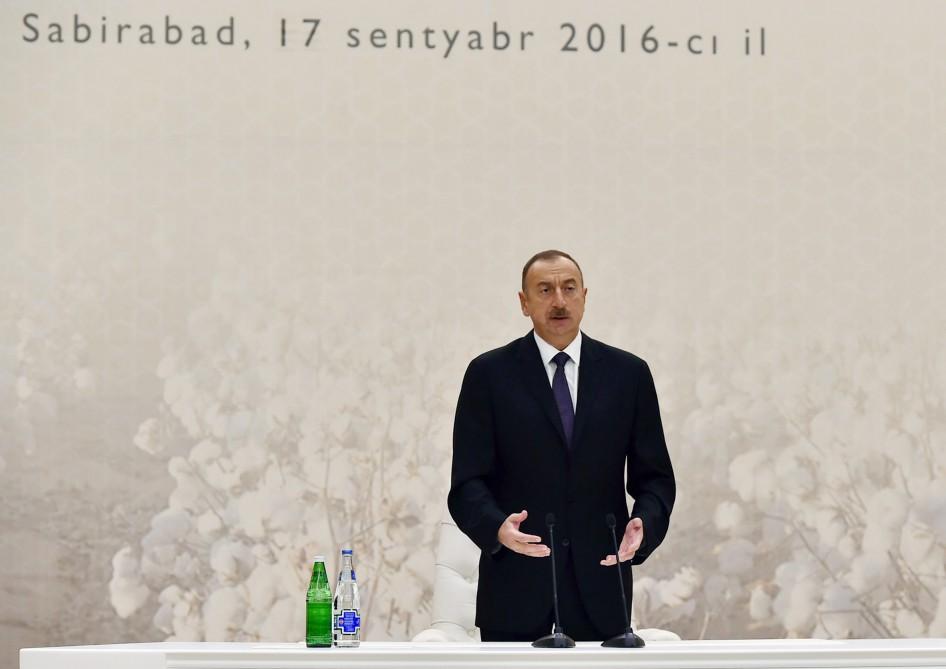 Sabirabadda İlham Əliyevin sədrliyi ilə pambıqçılığın inkişafına dair respublika müşavirəsi keçirilib (YENİLƏNİB) (FOTO)