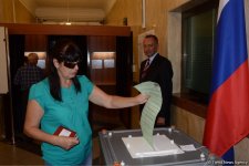 Rusiya vətəndaşları Azərbaycanda səs verirlər (FOTO)