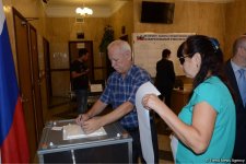 Rusiya vətəndaşları Azərbaycanda səs verirlər (FOTO)