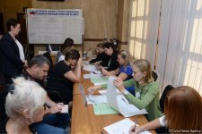 Rusiya vətəndaşları Azərbaycanda səs verirlər (FOTO)