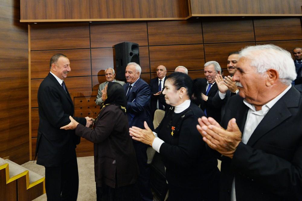 Sabirabadda İlham Əliyevin sədrliyi ilə pambıqçılığın inkişafına dair respublika müşavirəsi keçirilib (YENİLƏNİB) (FOTO)