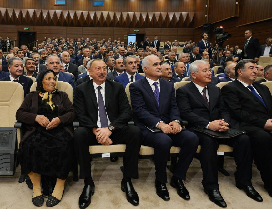Sabirabadda İlham Əliyevin sədrliyi ilə pambıqçılığın inkişafına dair respublika müşavirəsi keçirilib (YENİLƏNİB) (FOTO)