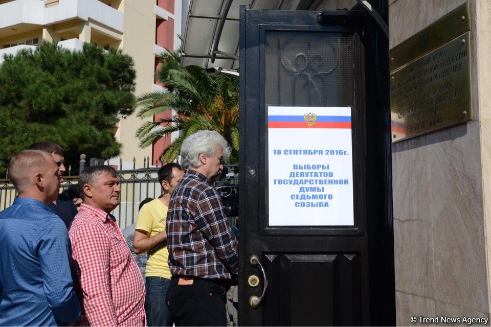 Rusiya vətəndaşları Azərbaycanda səs verirlər (FOTO)