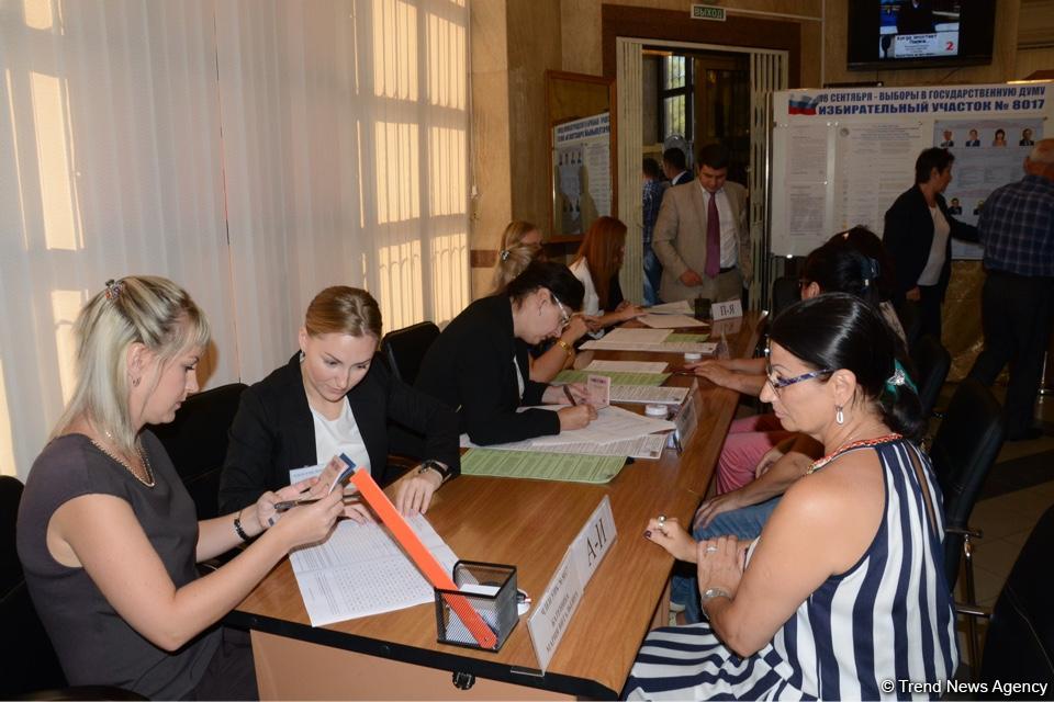 Rusiya vətəndaşları Azərbaycanda səs verirlər (FOTO)